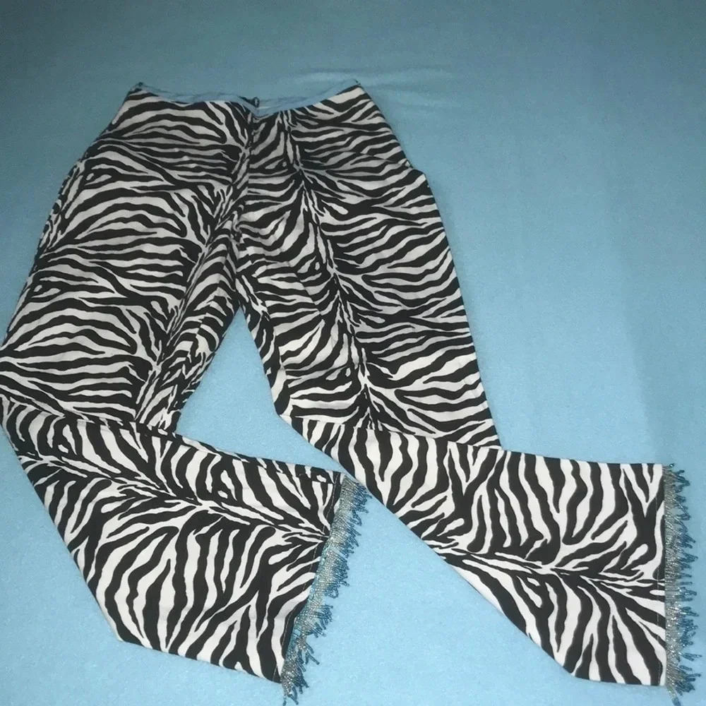 FOREVER 21 zebra print beaded hem back zip closure pleated in back NEW size XXS